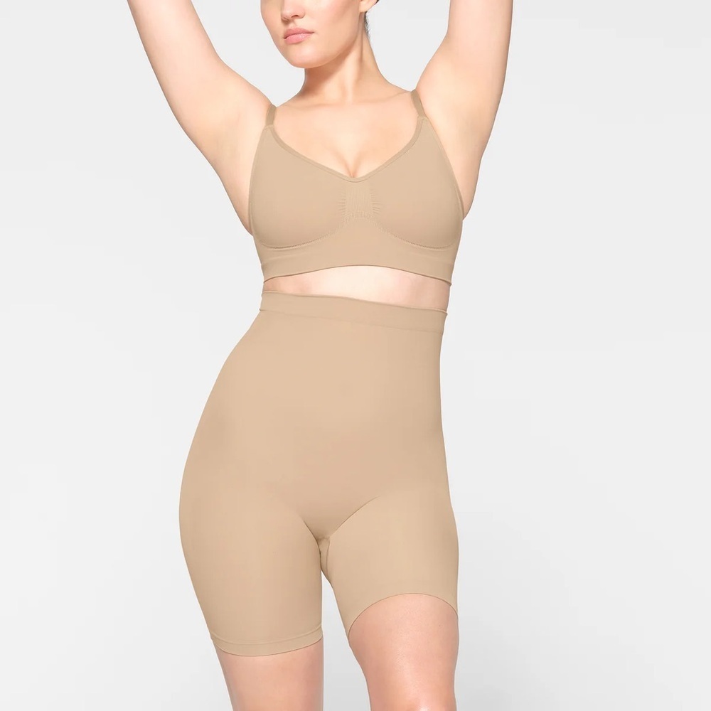 Skims Seamless Sculpt Mid Thigh Short Size XL‎
